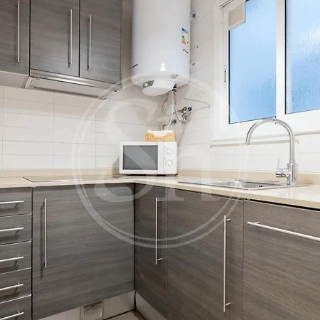 Апартаменты Eixample Hospital Clinic *